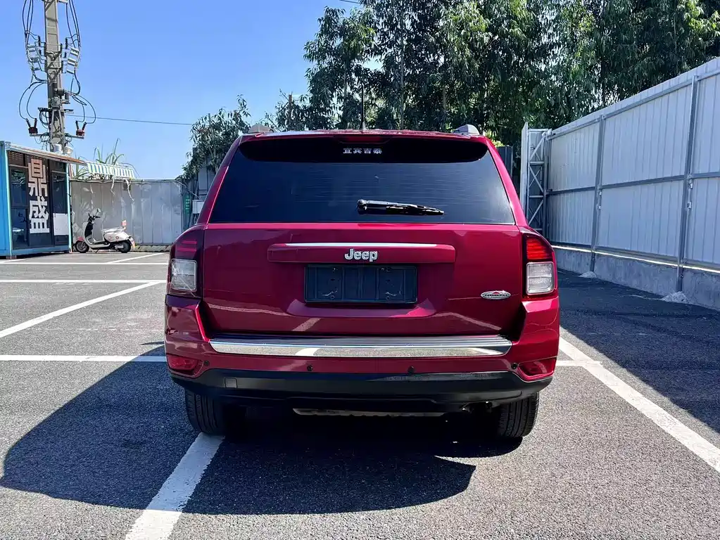 Jeep Compass (Import) — миниатюра 5