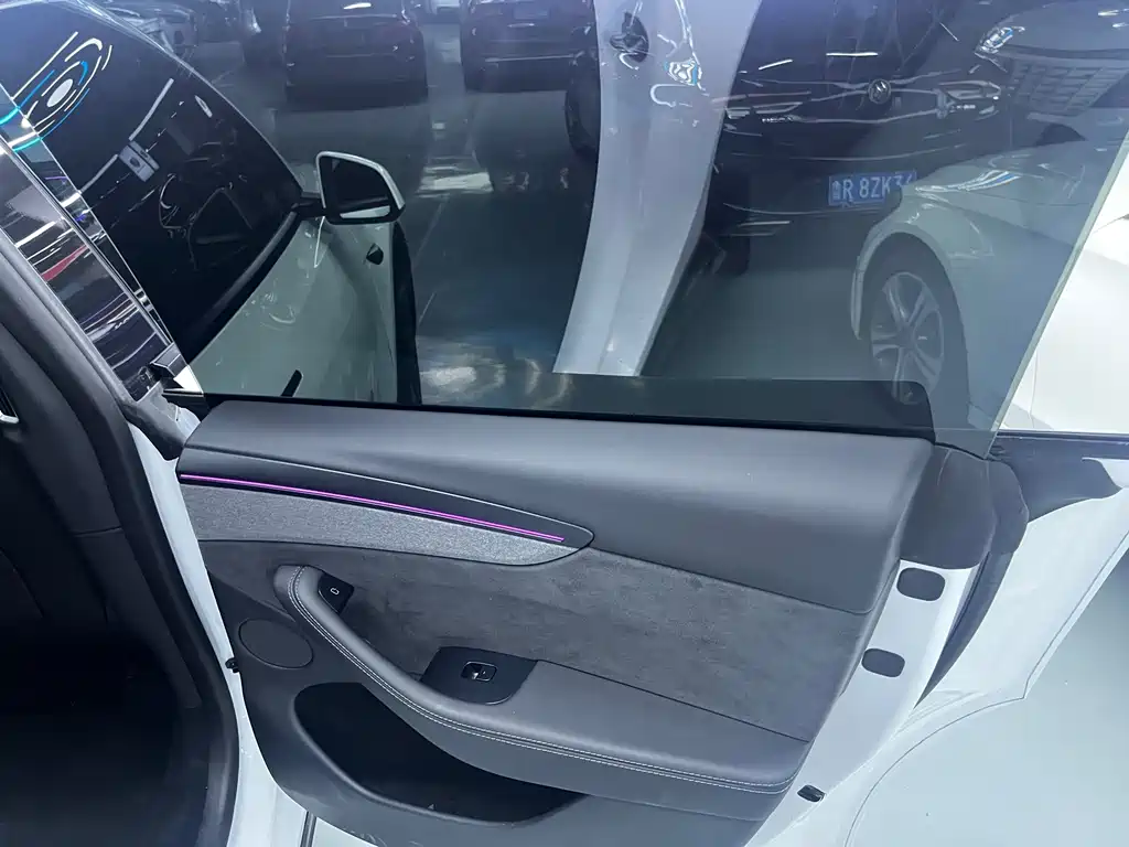 Tesla Model Y L — миниатюра 13