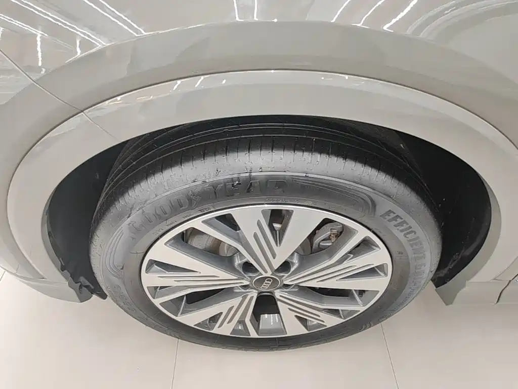 Audi Q4 e-tron — миниатюра 23