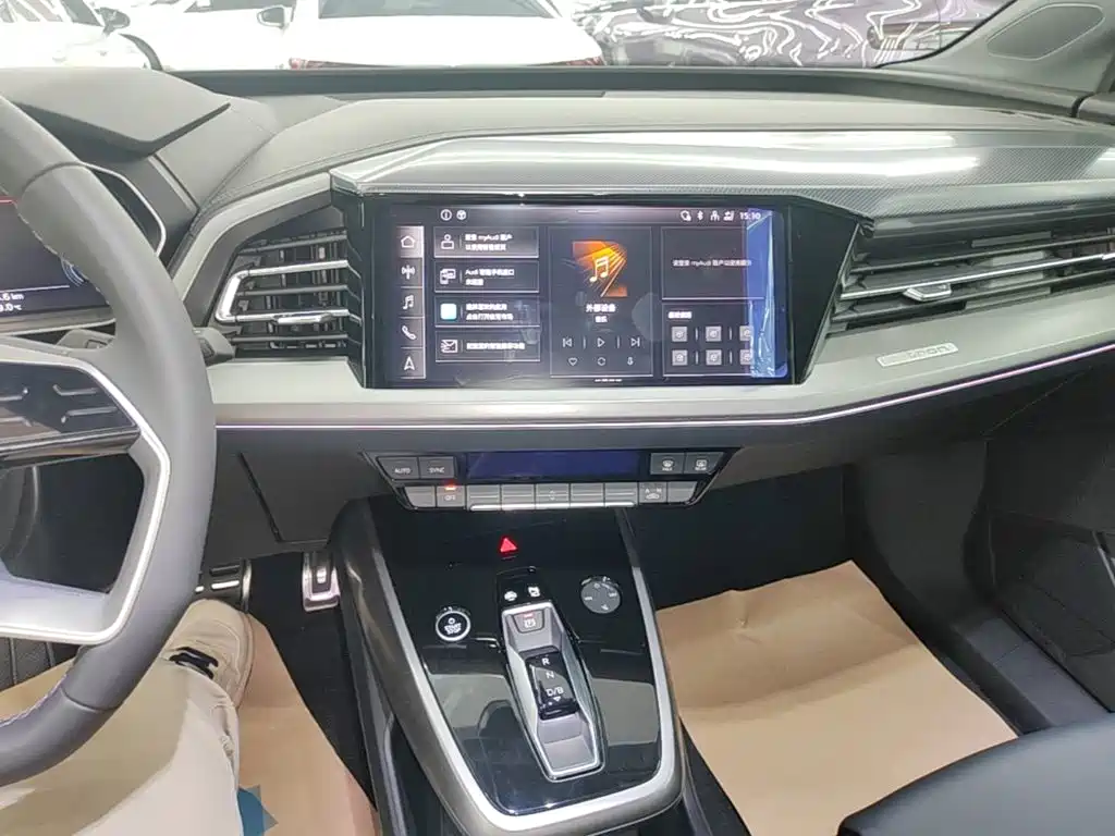 Audi Q4 e-tron — миниатюра 13