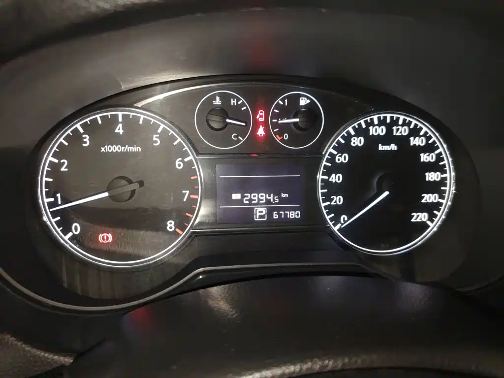 Nissan Tiida — миниатюра 12