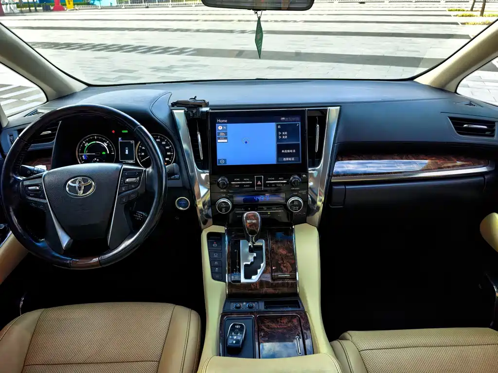 Toyota Alphard — миниатюра 22
