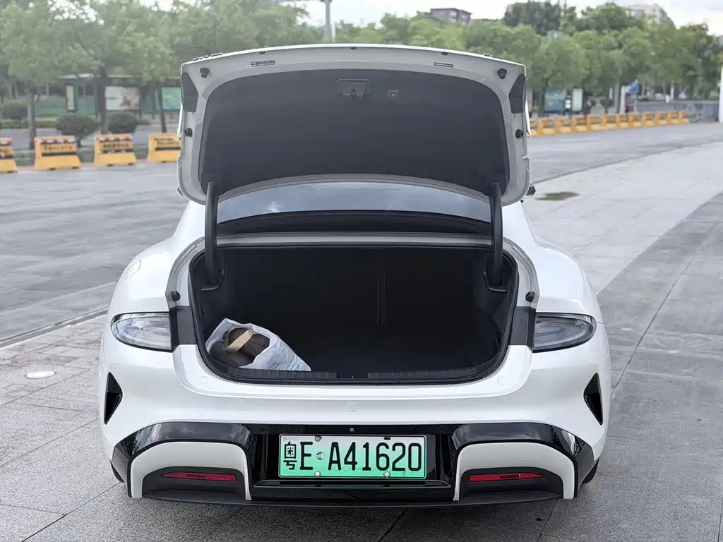 Xiaomi SU7 — миниатюра 10