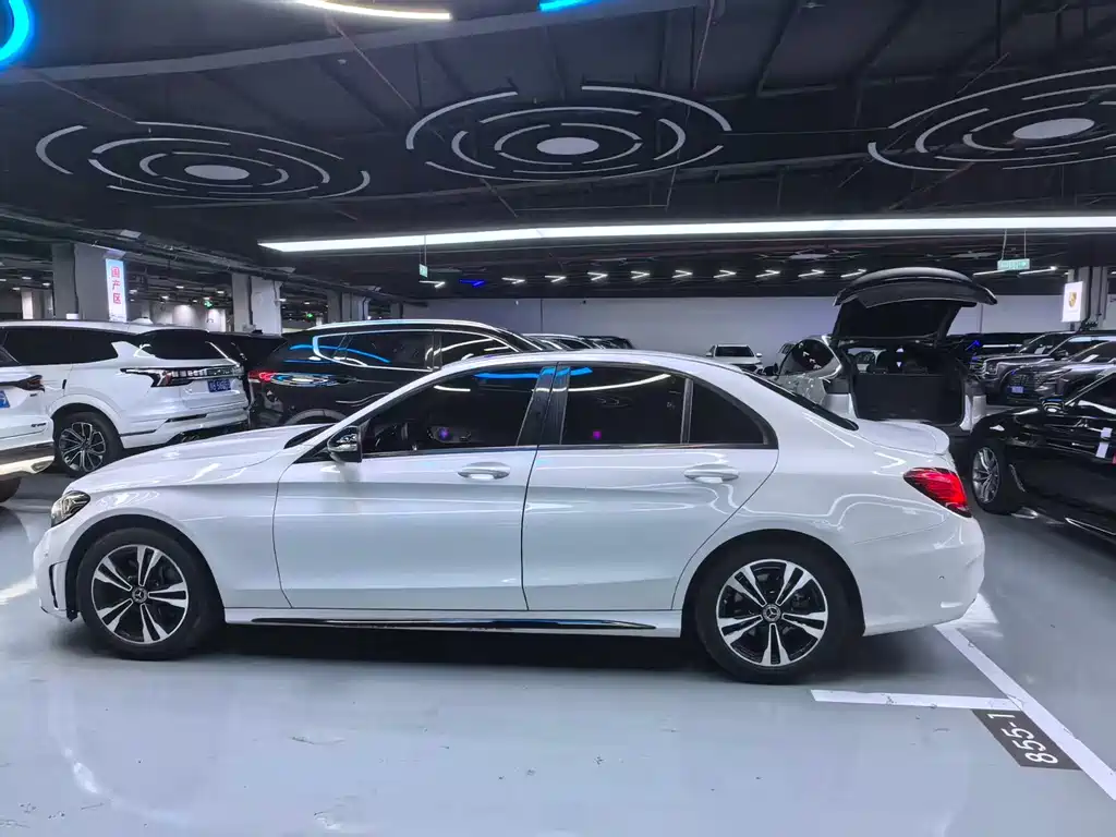 Mercedes-Benz C-Class — миниатюра 12
