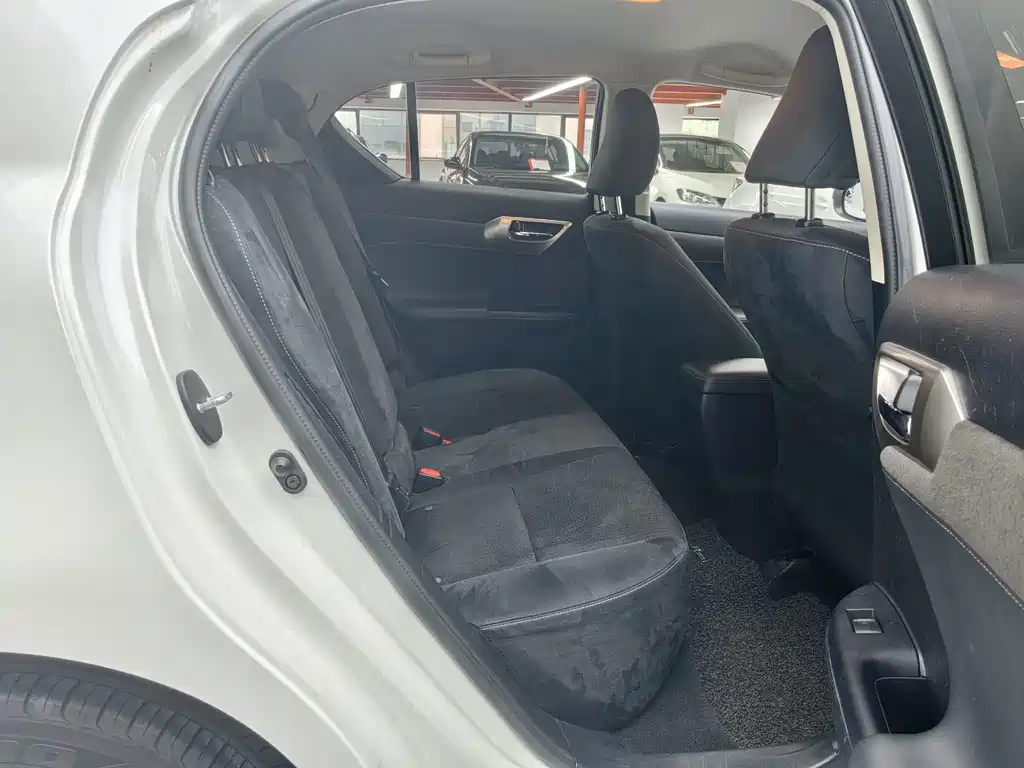 Lexus CT — миниатюра 11