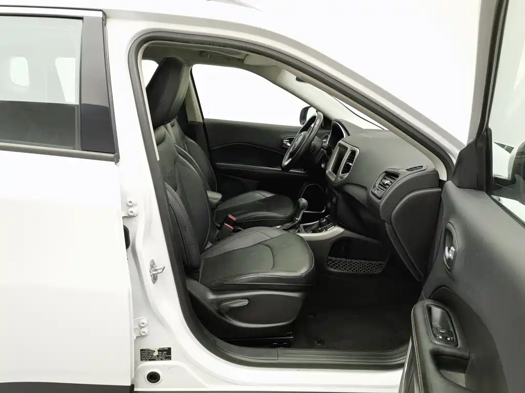 Jeep Compass — миниатюра 23