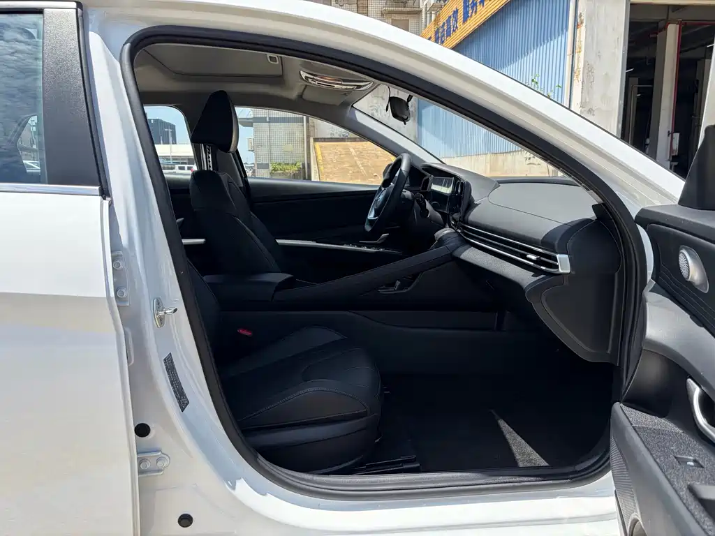 Hyundai Elantra — миниатюра 11