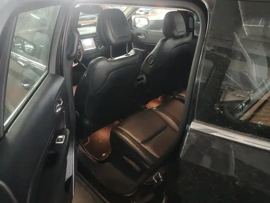 Jeep Grand Commander — миниатюра 11