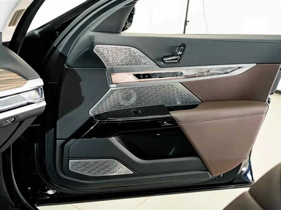 BMW 7 Series — миниатюра 15