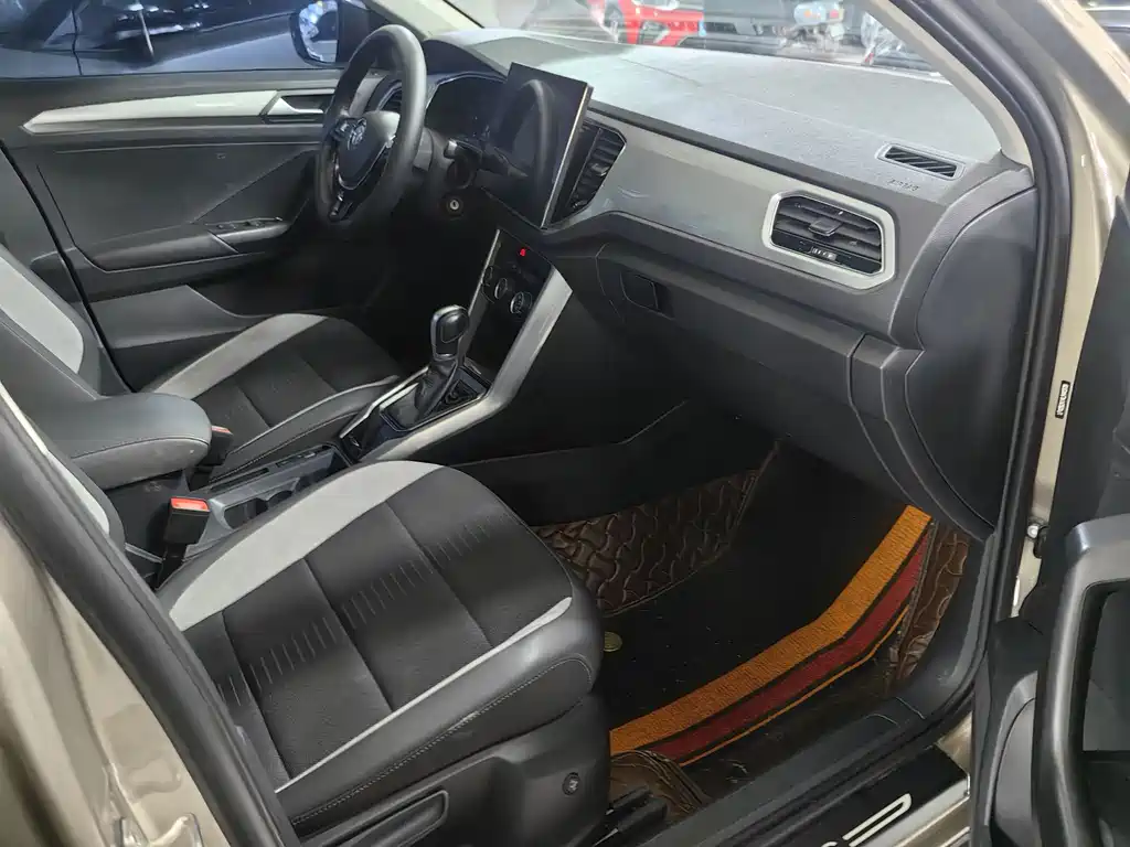 VOLKSWAGEN T ROC EXPLORING SONGS