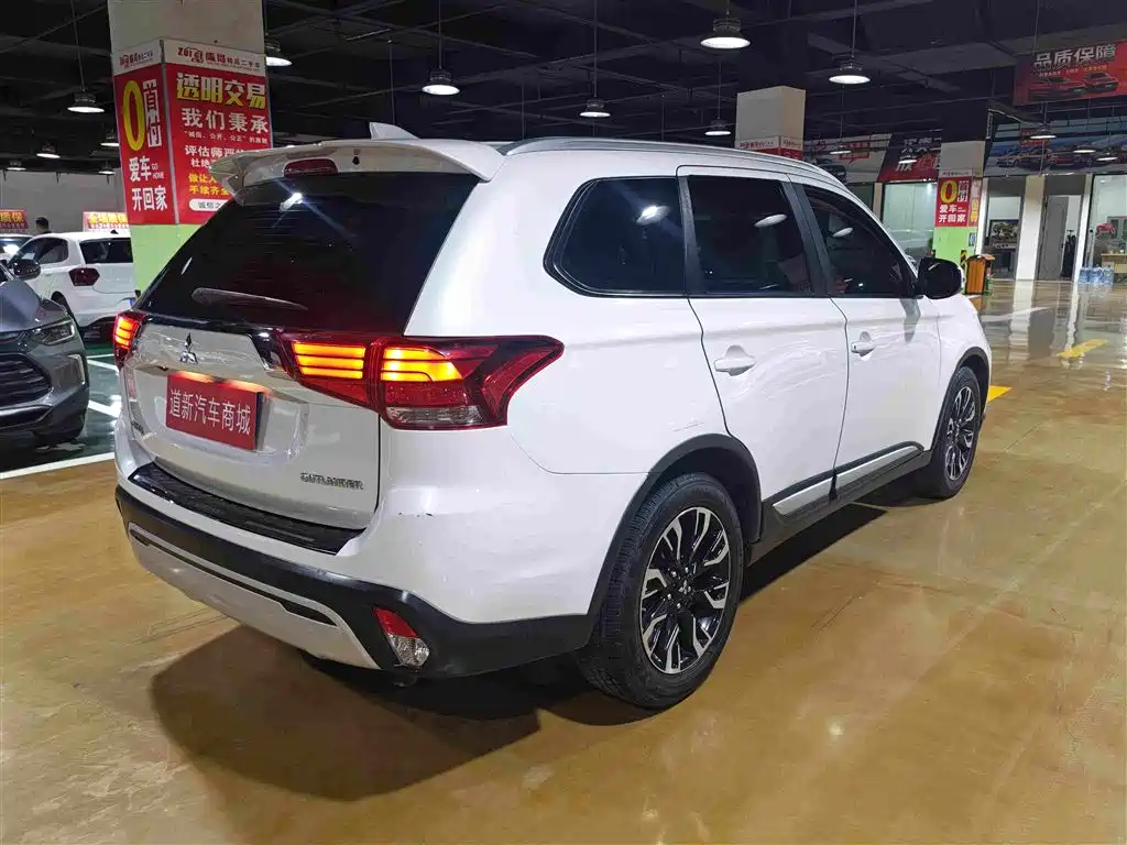 Mitsubishi Outlander — миниатюра 9