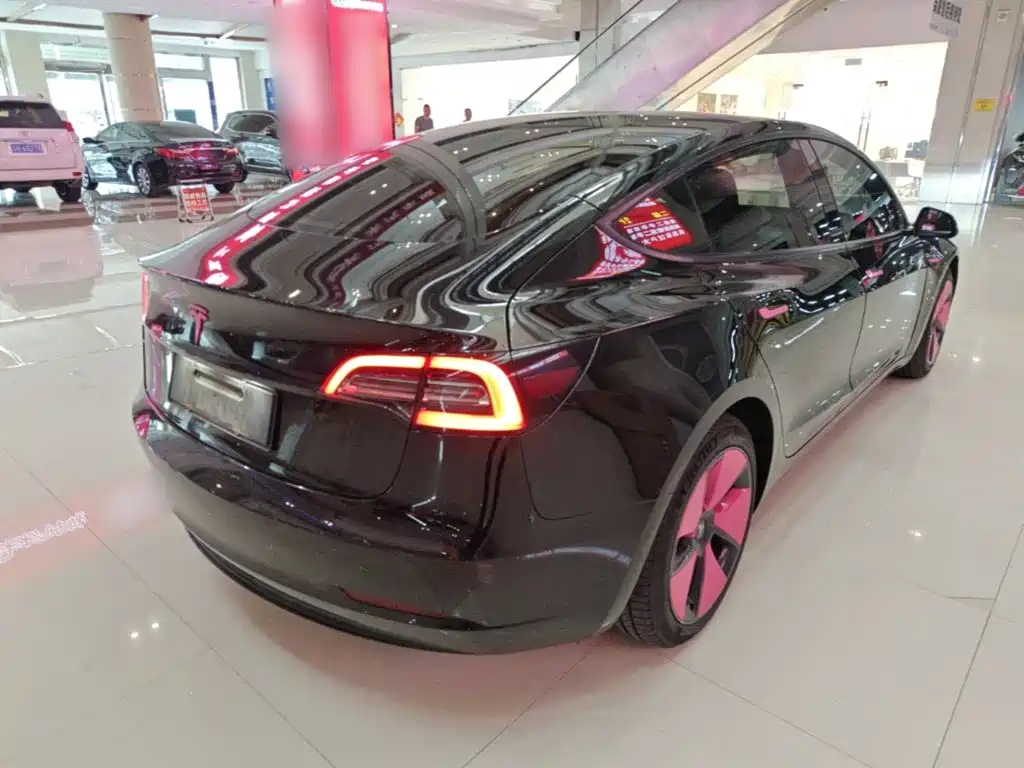 Tesla Model 3 — миниатюра 7