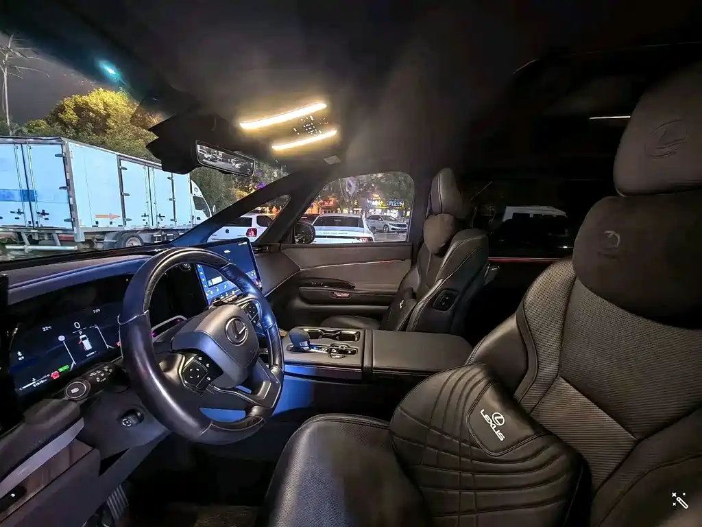 Lexus LM — миниатюра 10