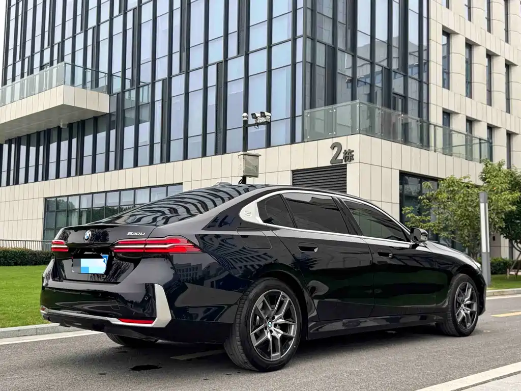 BMW 5 Series — миниатюра 32