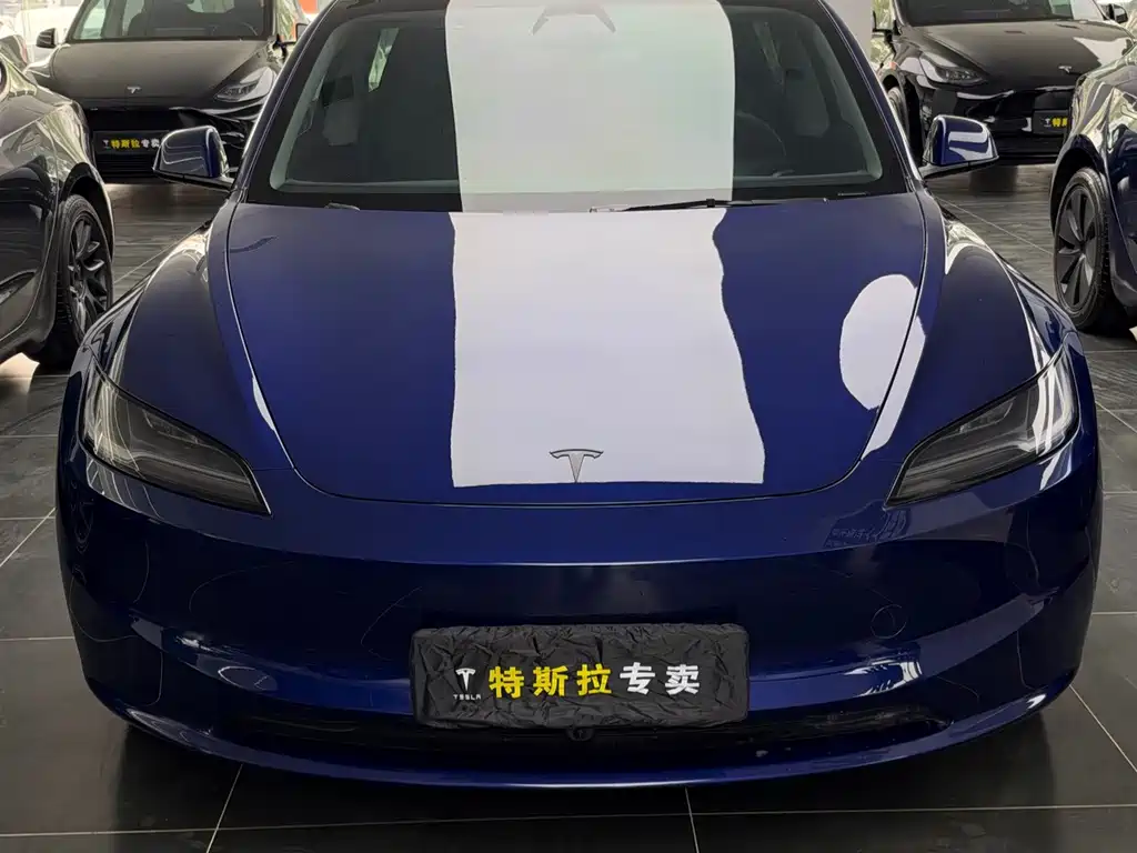 Tesla Model 3 — миниатюра 2