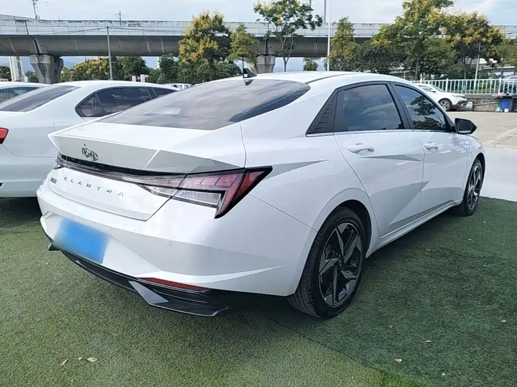 Hyundai Elantra — миниатюра 7
