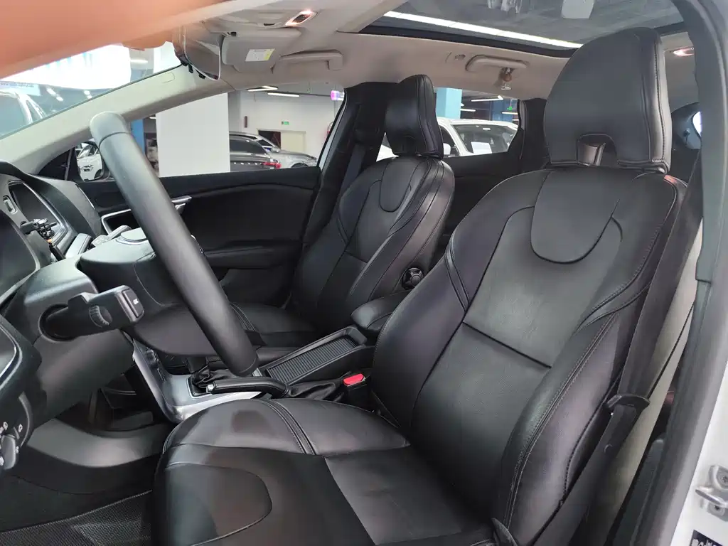 Volvo V40 — миниатюра 4