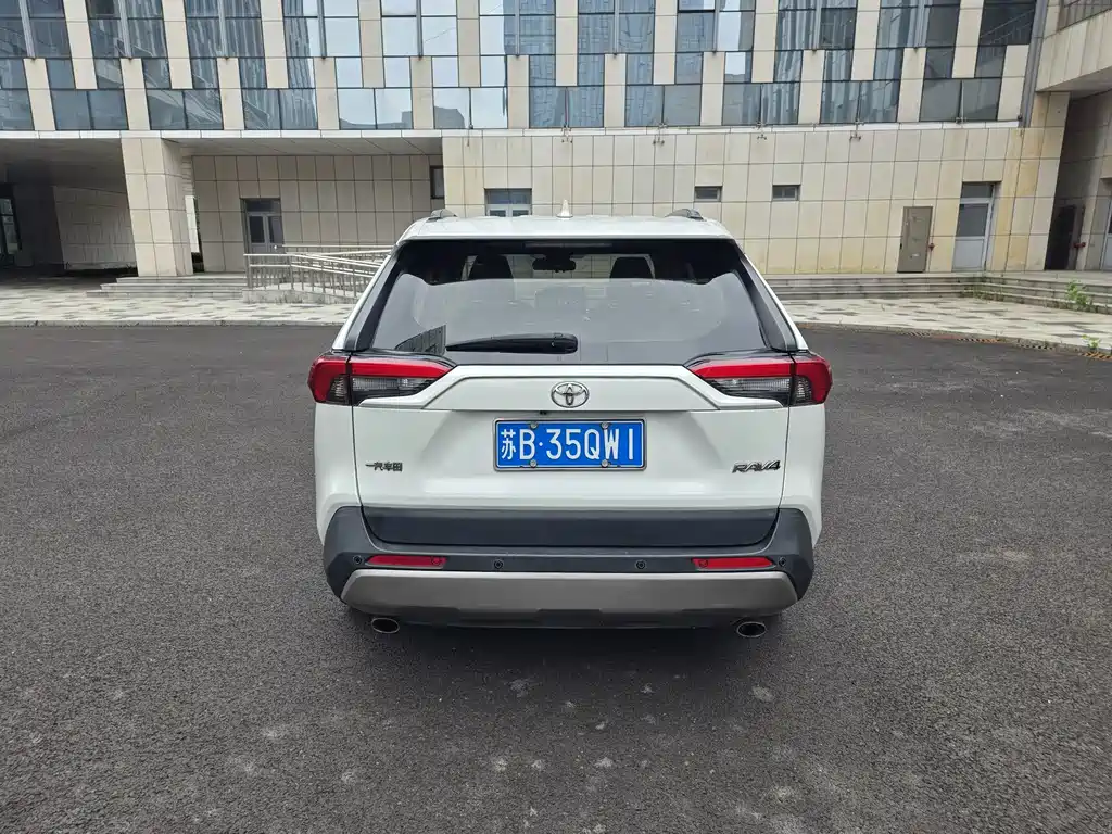 Toyota RAV4 — миниатюра 5