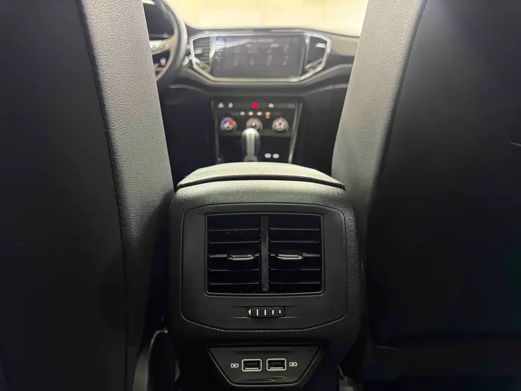 Volkswagen T-Roc — миниатюра 18