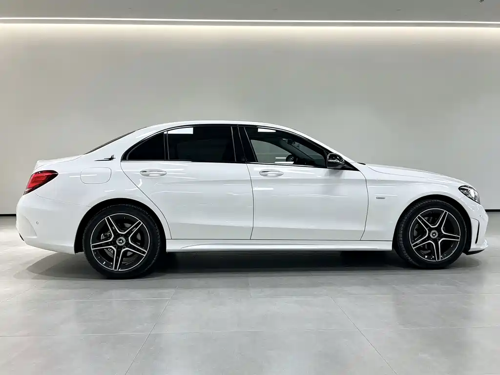 Mercedes-Benz C-Class — миниатюра 6