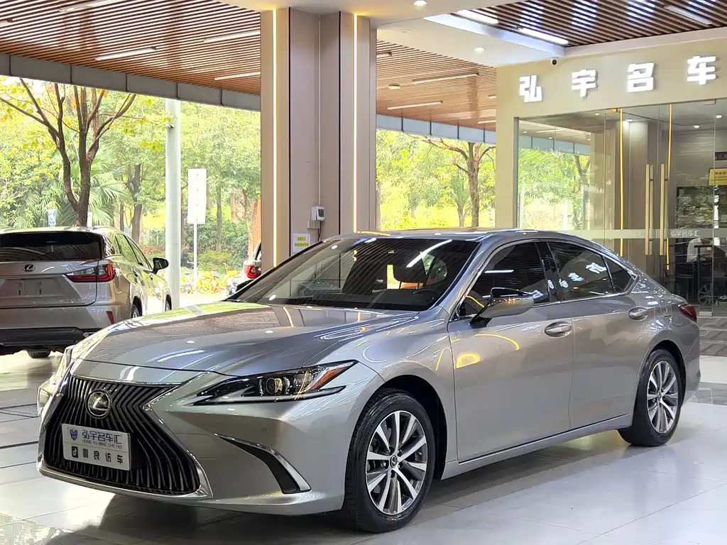 Lexus ES 2019