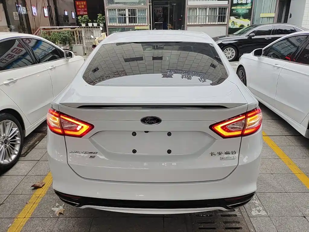 Ford Mondeo — миниатюра 6