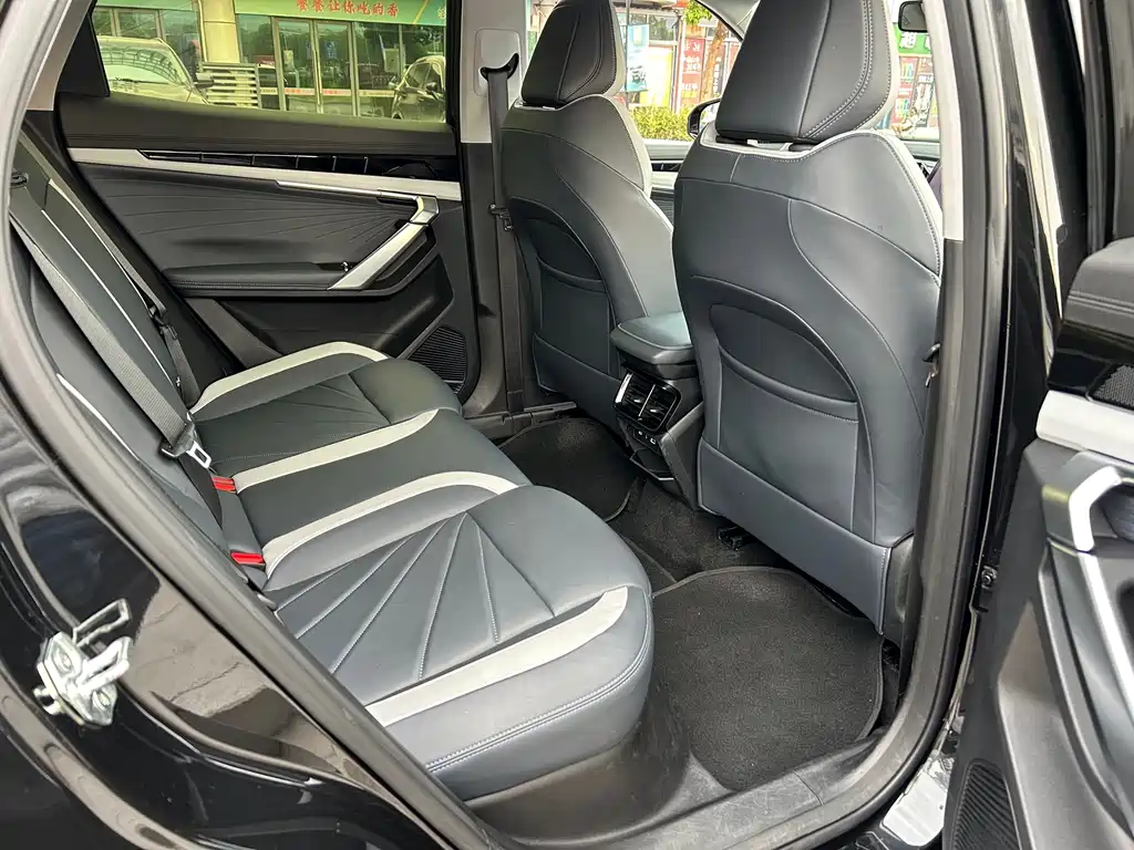 Geely Boyue L — миниатюра 17