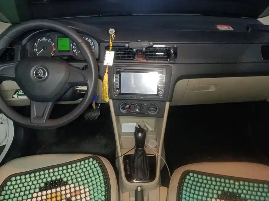Skoda Rapid — миниатюра 12