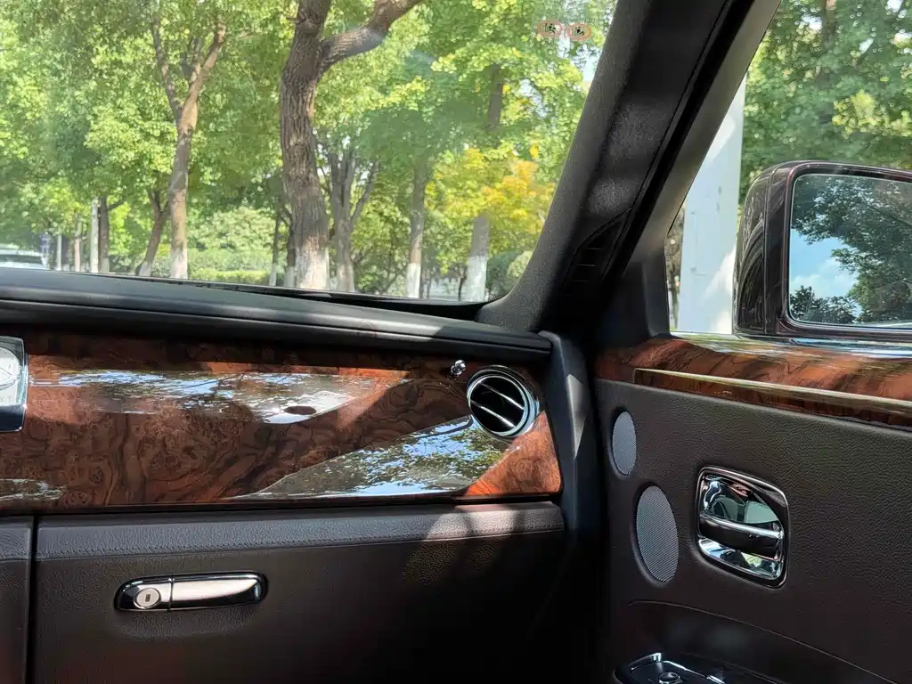 Rolls-Royce Ghost — миниатюра 15