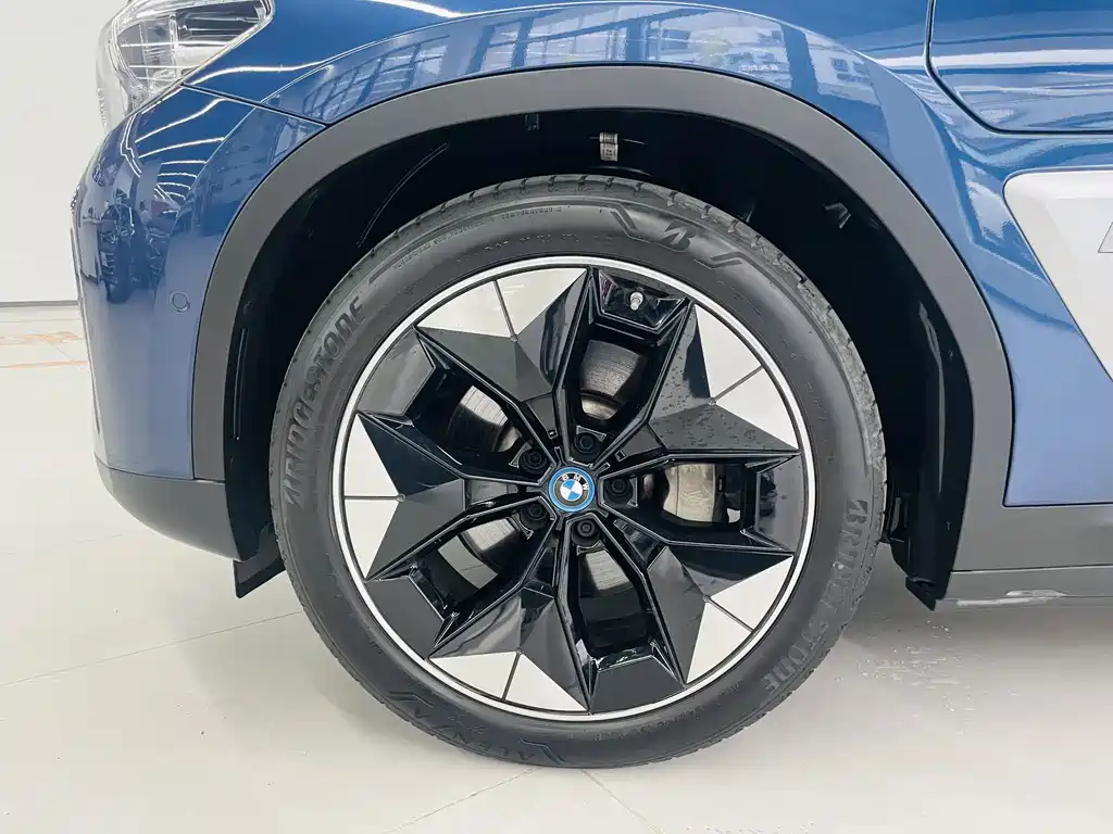 BMW iX3 — миниатюра 3