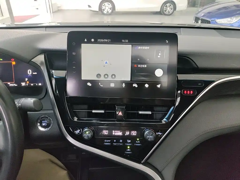 Toyota Camry — миниатюра 13