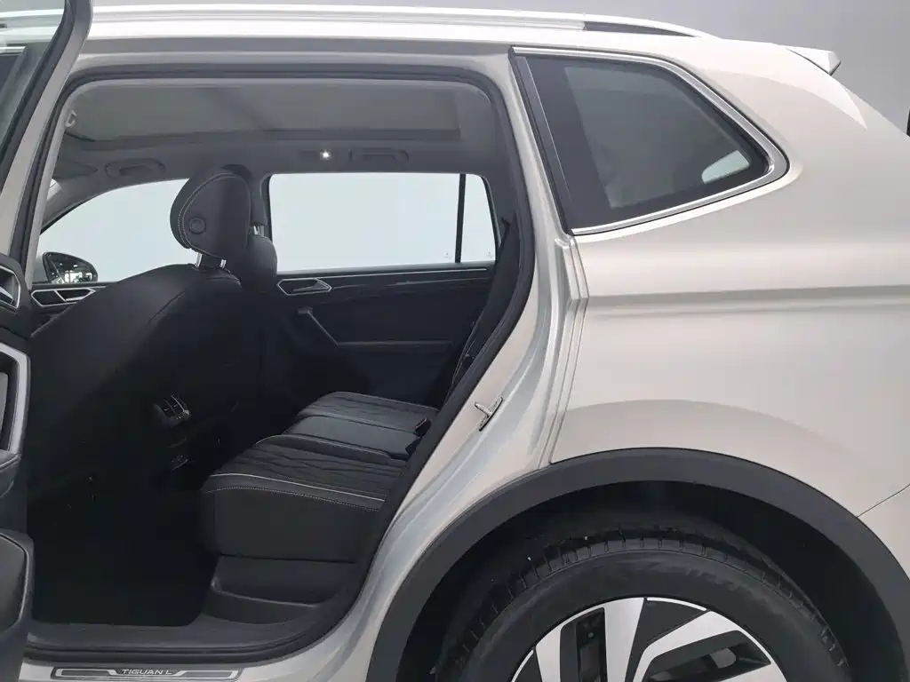 Volkswagen Tiguan L — миниатюра 15