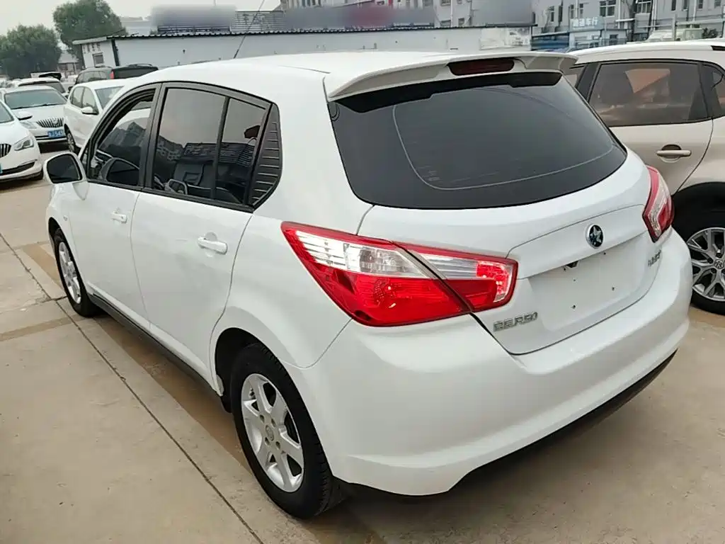 Venucia R50 — миниатюра 5