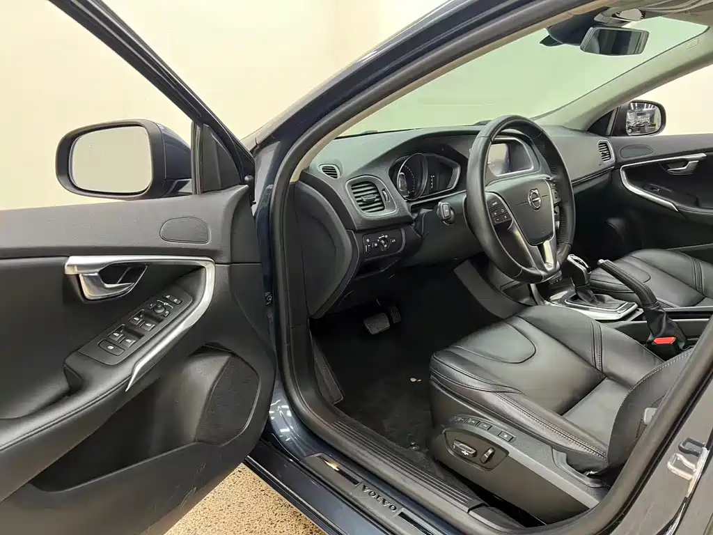 Volvo V40 — миниатюра 23