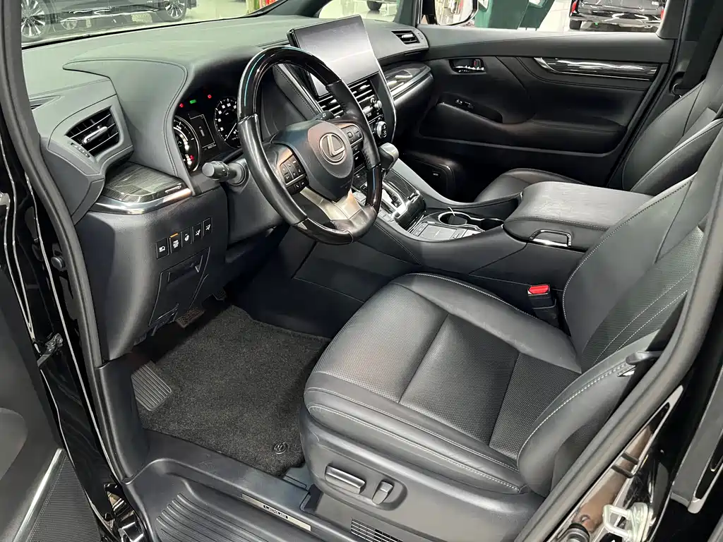 Lexus LM — миниатюра 22
