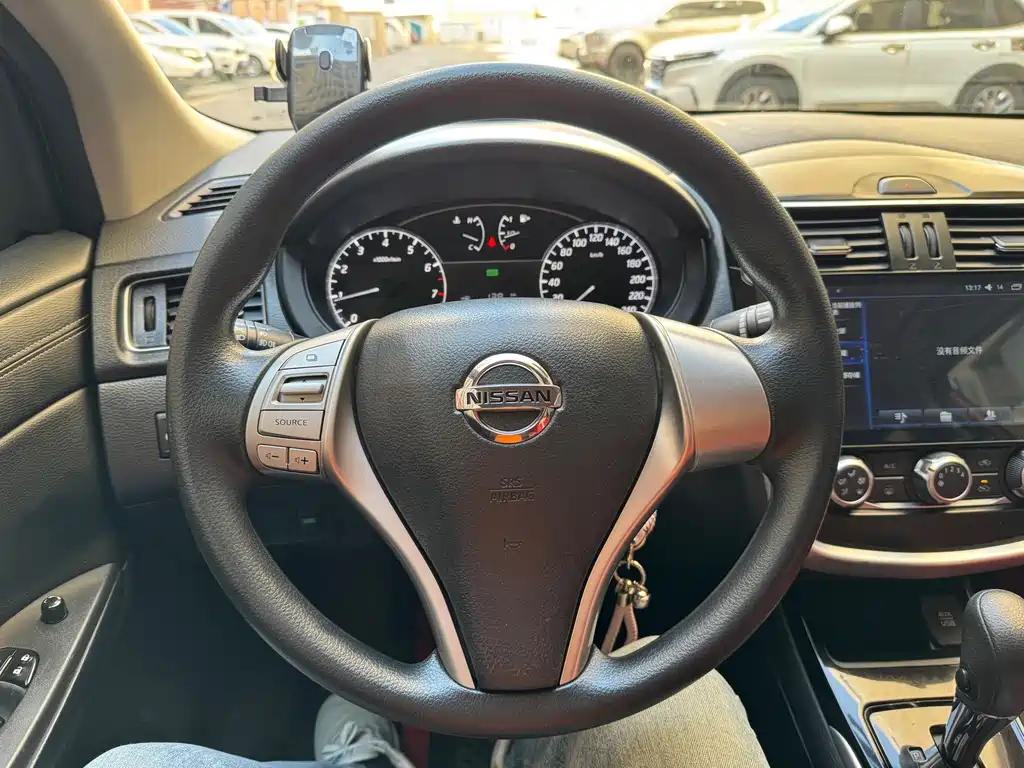 Nissan Tiida — миниатюра 8