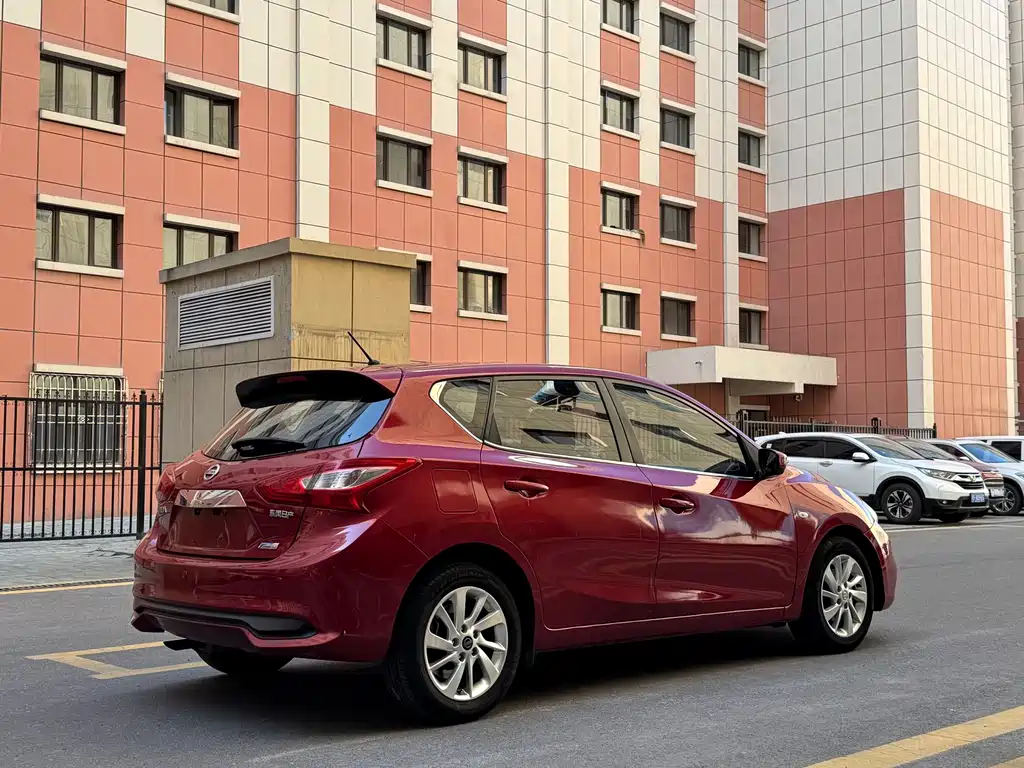 Nissan Tiida — миниатюра 13