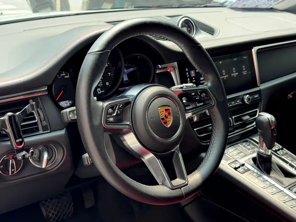 Porsche Macan — миниатюра 10