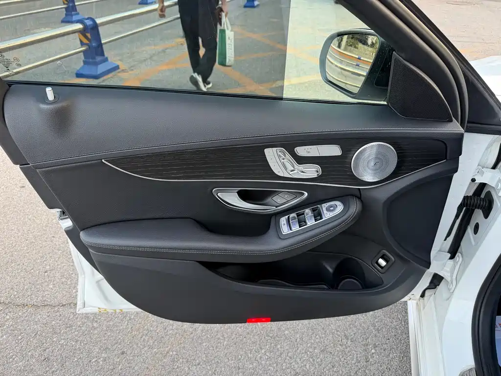 Mercedes-Benz C-Class — миниатюра 14