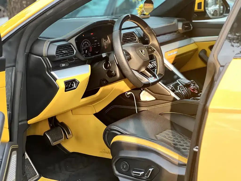 Lamborghini Urus — миниатюра 12