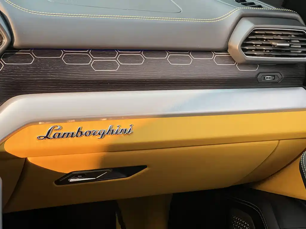 Lamborghini Urus — миниатюра 24
