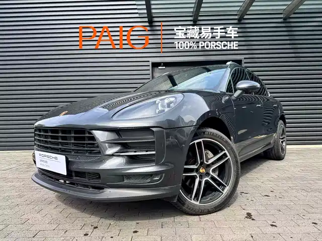 PORSCHE MACAN