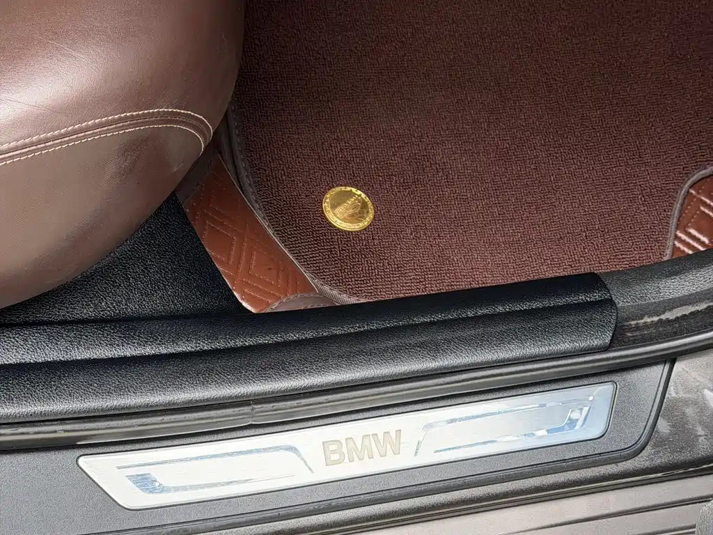 BMW 5 Series — миниатюра 13