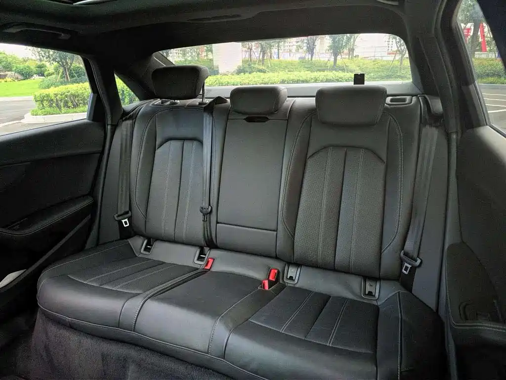 Audi A4L — миниатюра 8