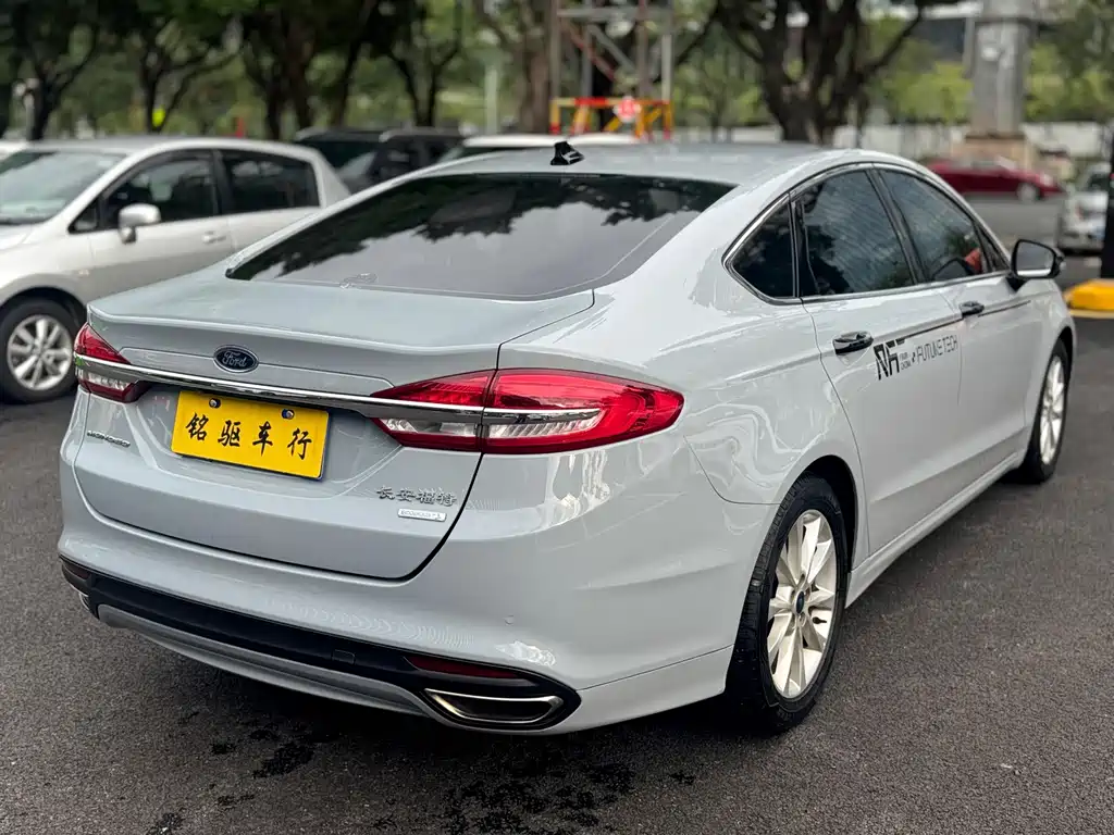 Ford Mondeo — миниатюра 7