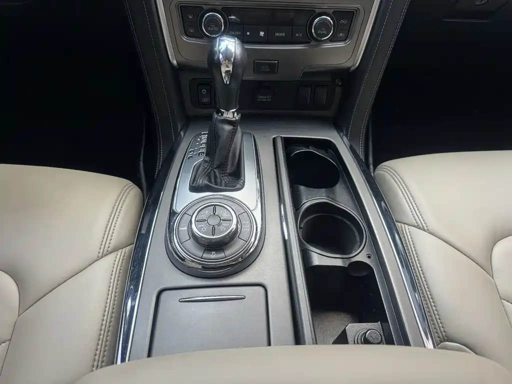 Nissan Patrol — миниатюра 16