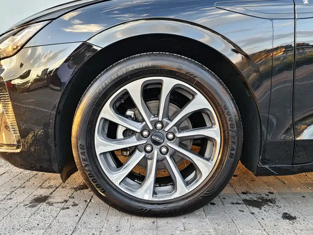 Lincoln Z — миниатюра 3