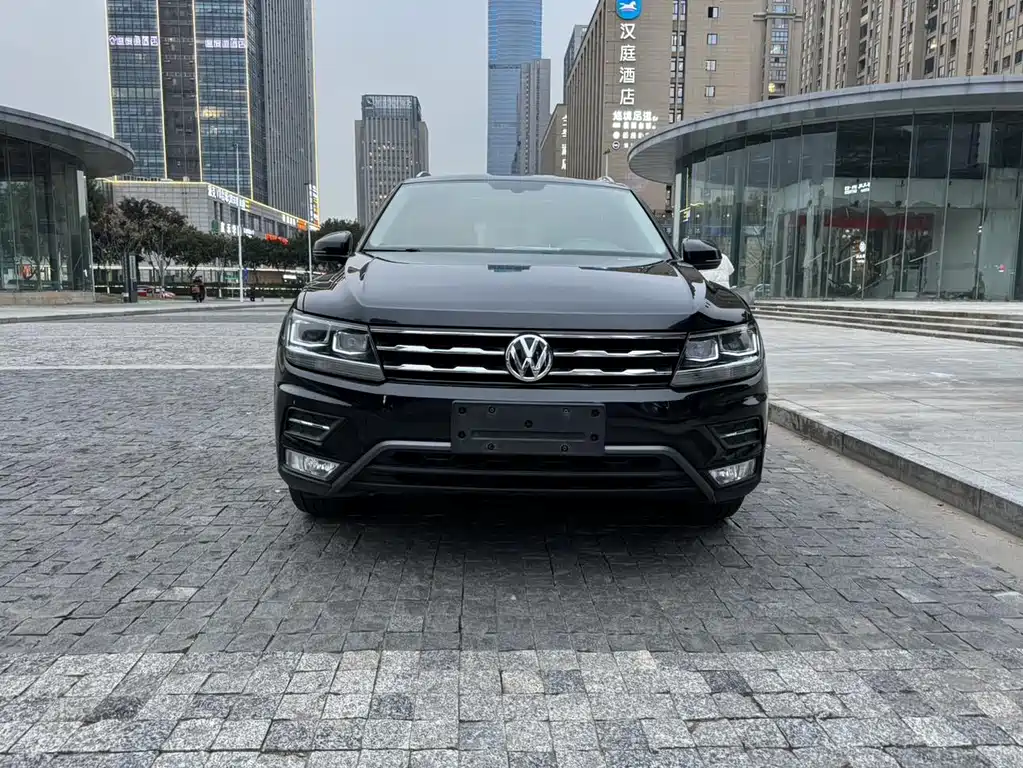 Volkswagen Tiguan L — миниатюра 2