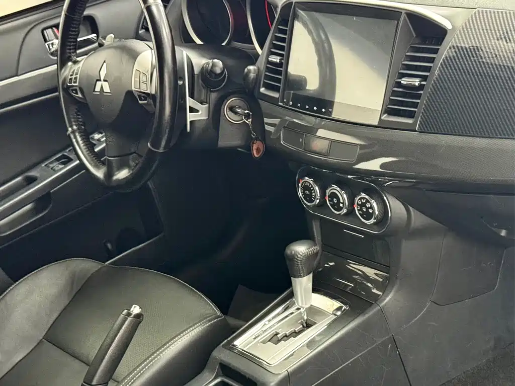Mitsubishi Lancer EX — миниатюра 11