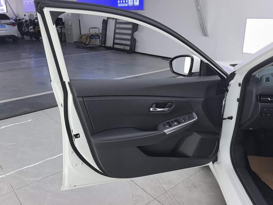 Nissan Sylphy 1.6 л 2024 г. Белый, пробег 45900 км